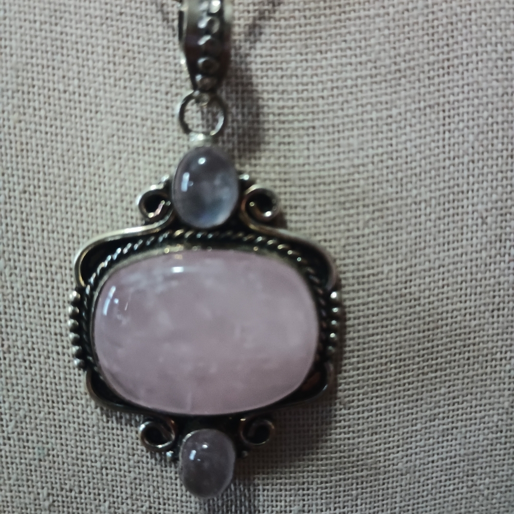 Rise Quartz Necklace